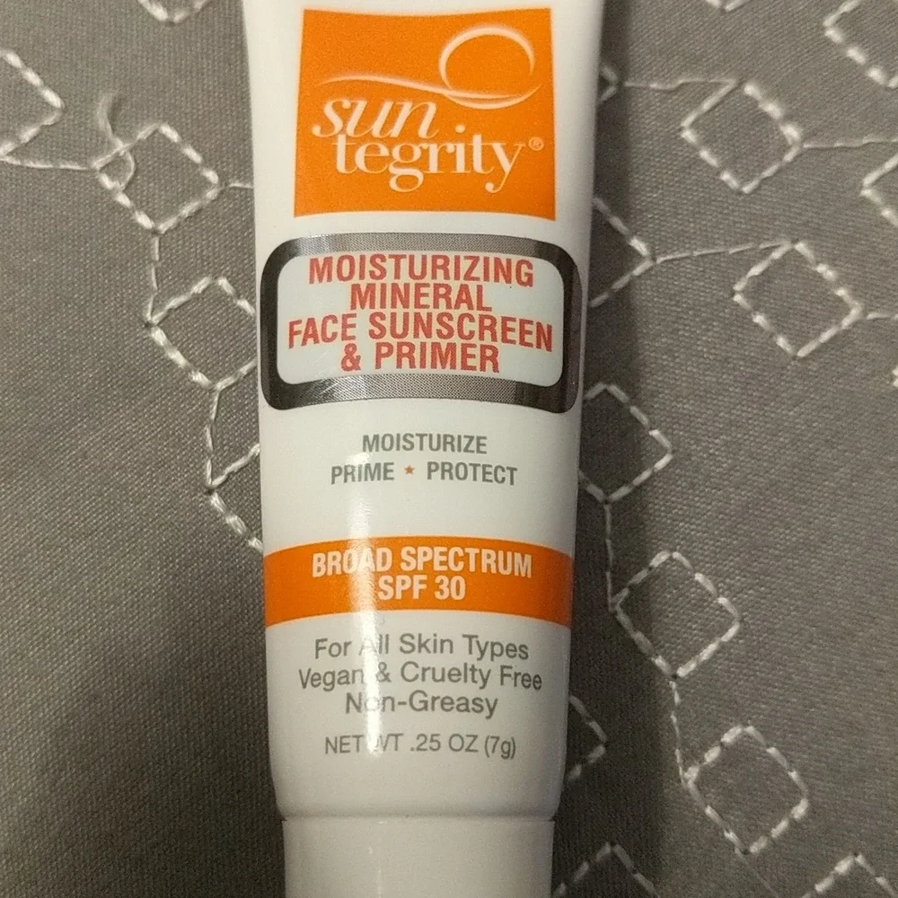 Moisturizing Mineral Face Sunscreen and Primer
